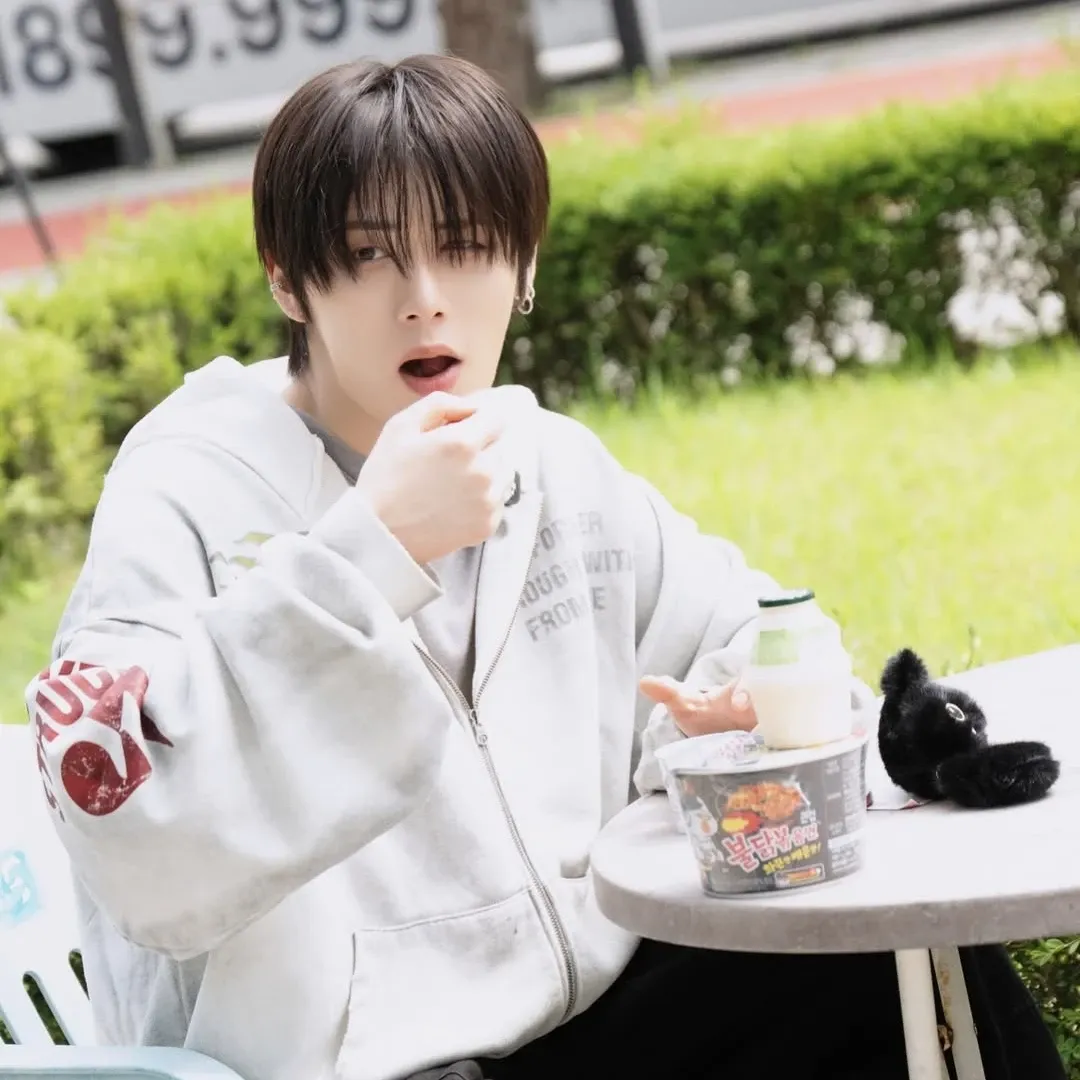 Behind-the-scenes cut of Taesan (BOYNEXTDOOR)