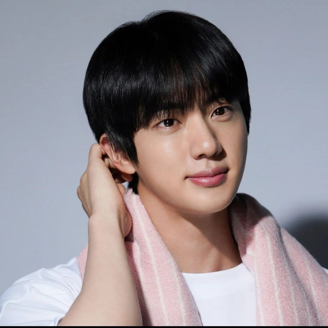 Momen yang diabadikan oleh penggemar Jin (BTS)