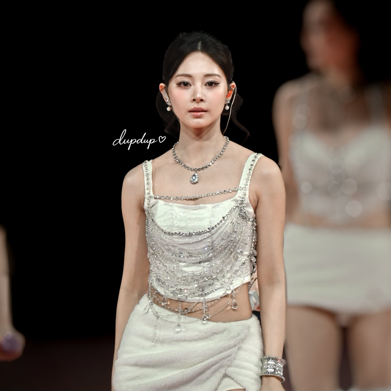 Potret di balik layar Tzuyu (TWICE)