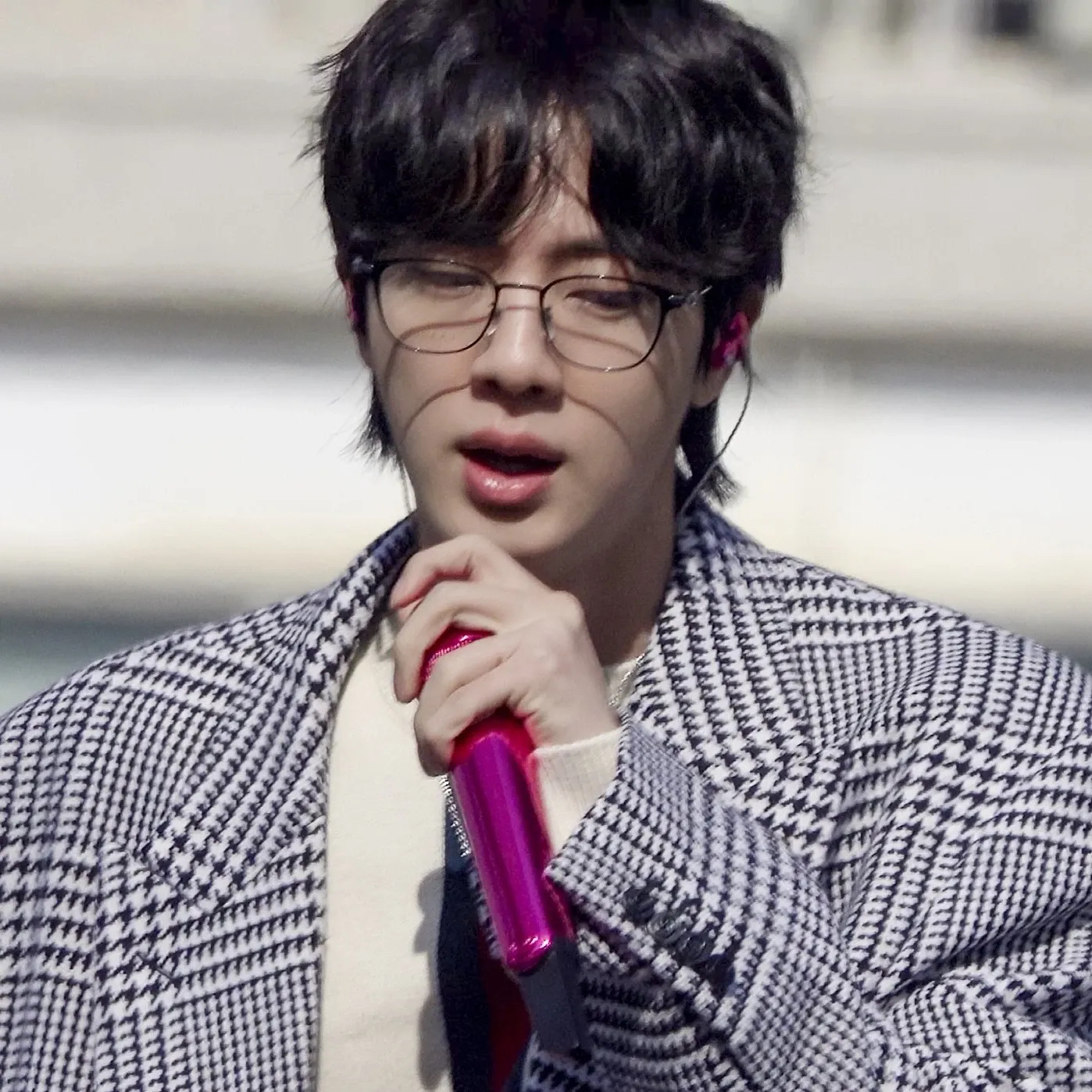 Momen yang diabadikan oleh penggemar Jin (BTS)