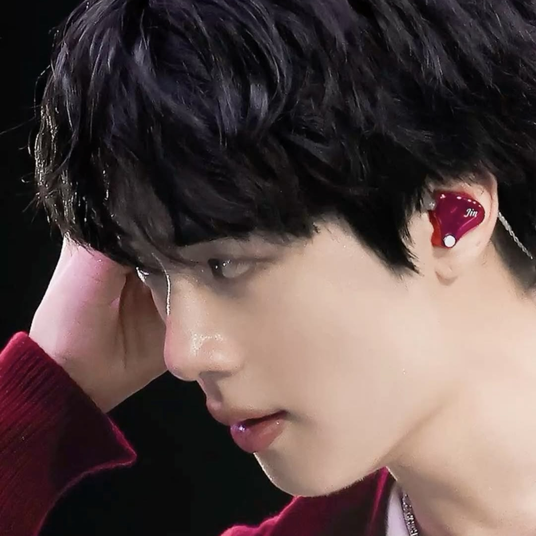 Momen yang diabadikan oleh penggemar Jin (BTS)