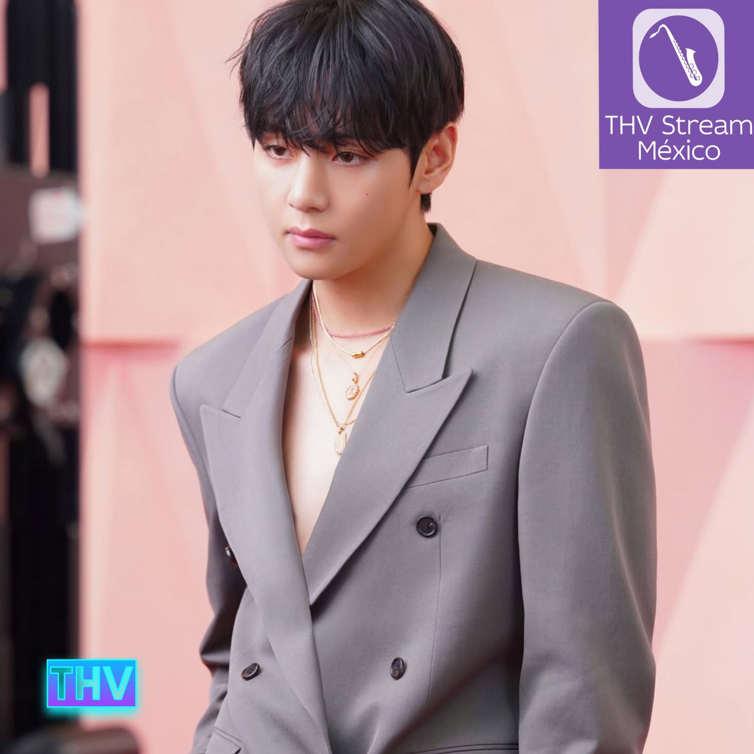 뷔 (방탄소년단)의 최신 사진