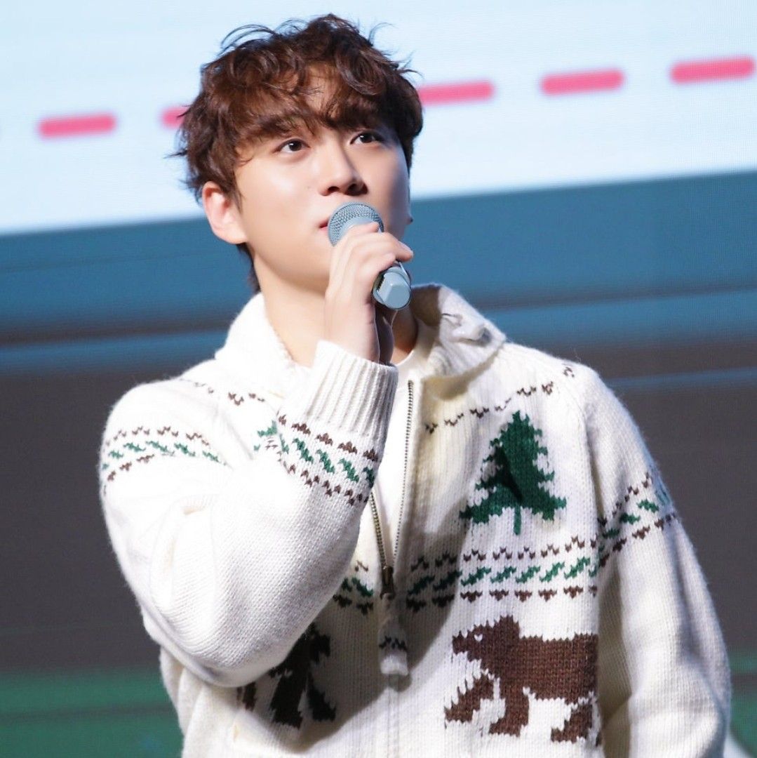 A moment captured by Hong Joochan (GoldenChild)'s fan