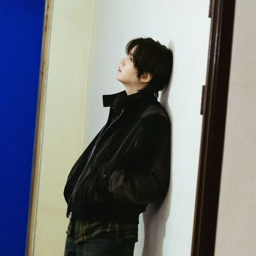 Foto aktivitas terbaru SUGA (BTS)
