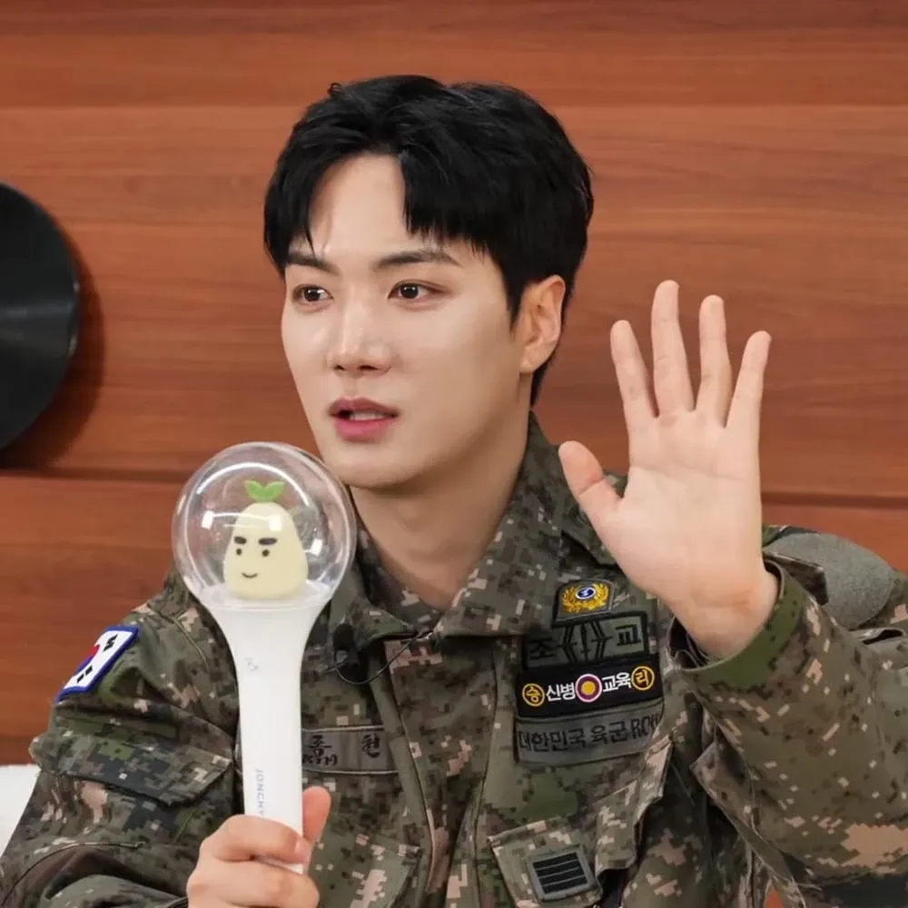 A moment captured by Kim Jonghyeon's fan