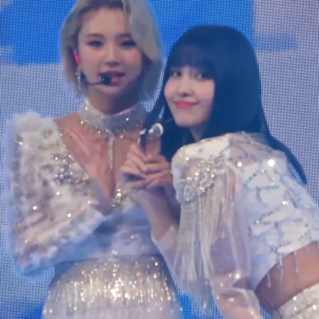 모모 (TWICE)의 최신 사진