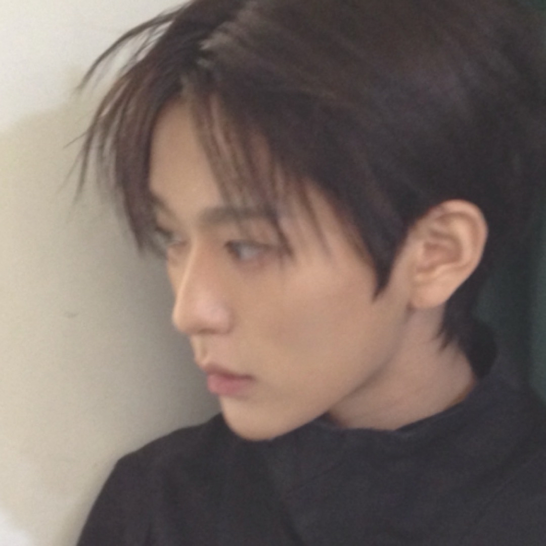 Behind-the-scenes cut of Haseung (WHIB)