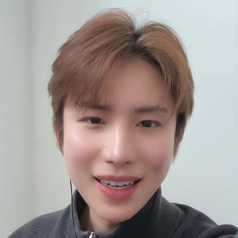 A moment captured by Wow (A.C.E)'s fan