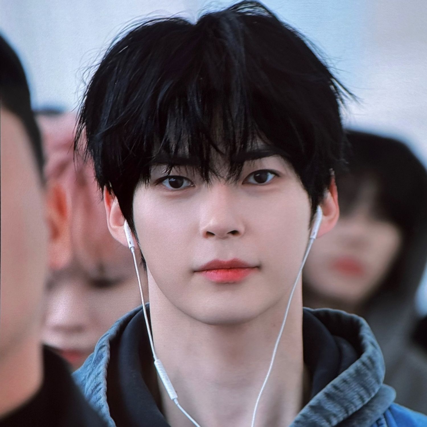 Recent activity shot of Sung Hanbin (ZEROBASEONE)