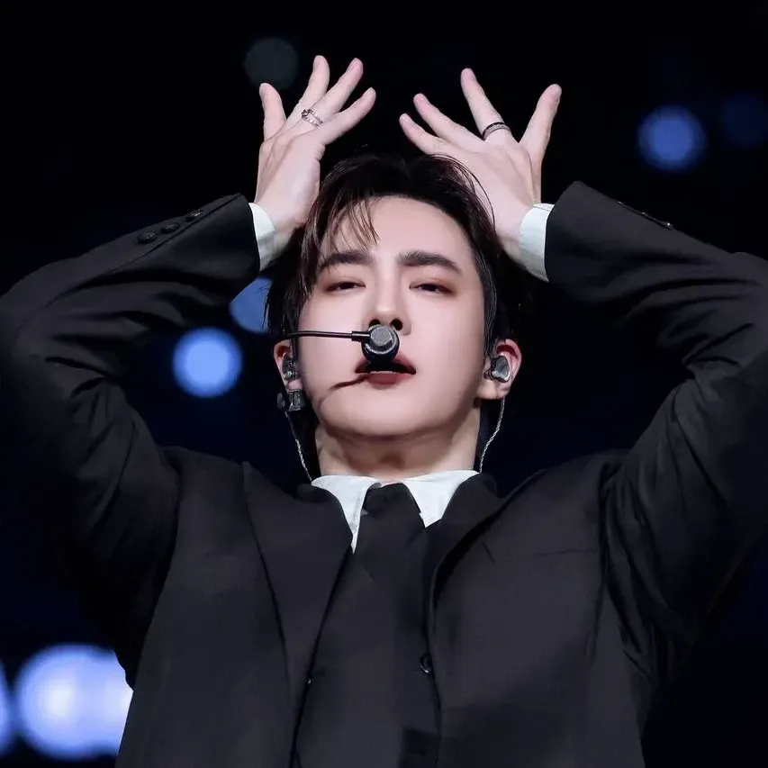 Behind-the-scenes cut of Suho (EXO)