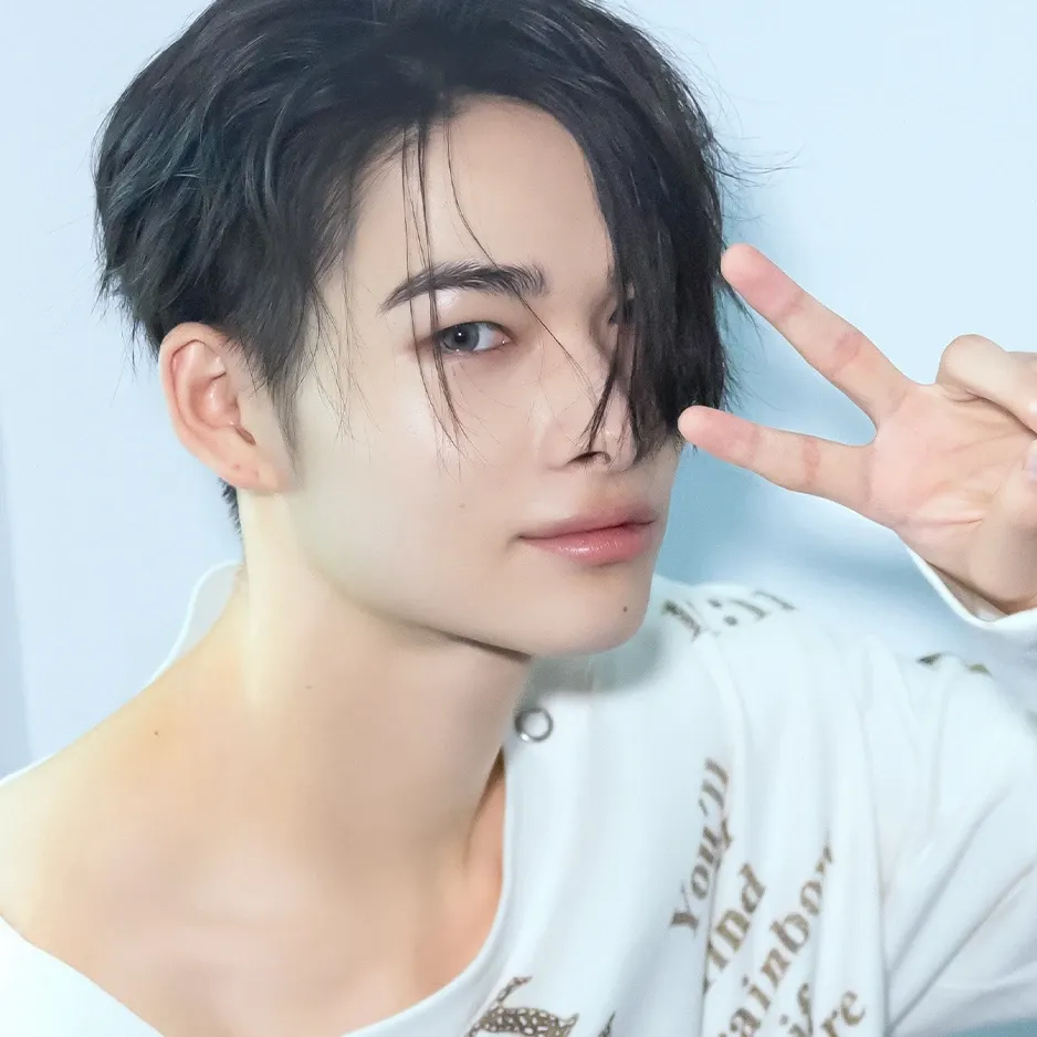 Behind-the-scenes cut of NI-KI (ENHYPEN)
