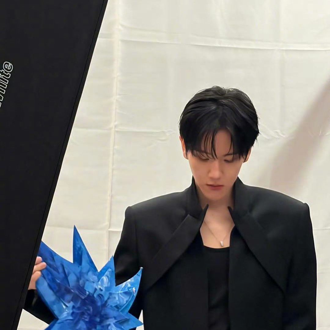 백현 (EXO) 최근 활동샷