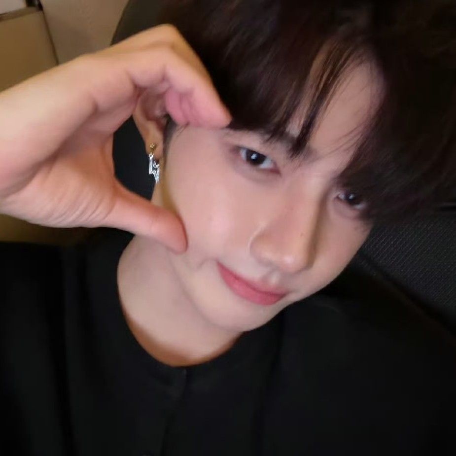 A moment captured by Zhang Hao (ZEROBASEONE)'s fan