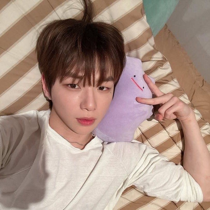 강다니엘의 비하인드 컷