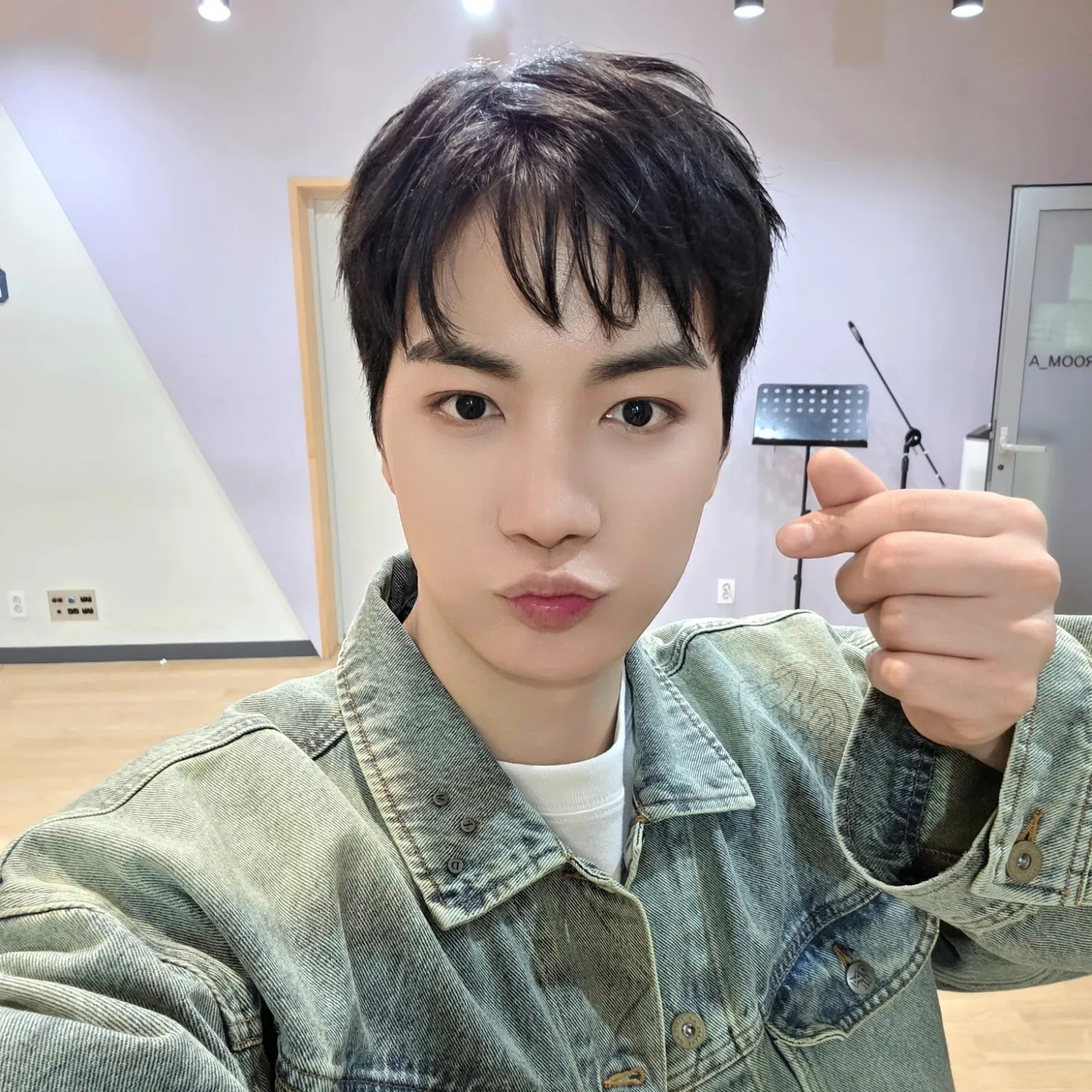 Recent activity shot of Kim Jonghyeon