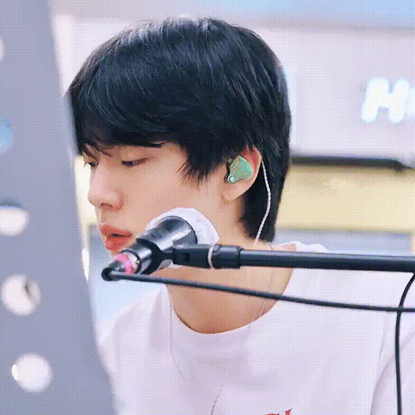 진 (방탄소년단)의 최신 사진