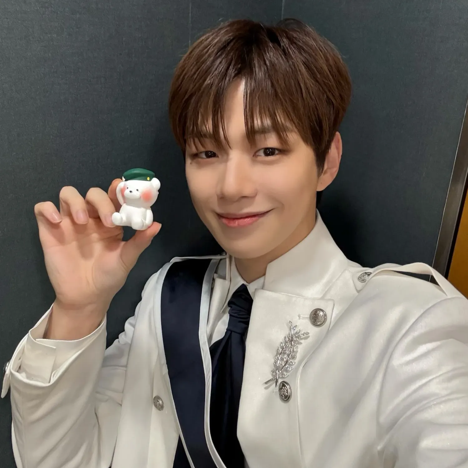 강다니엘의 비하인드 컷