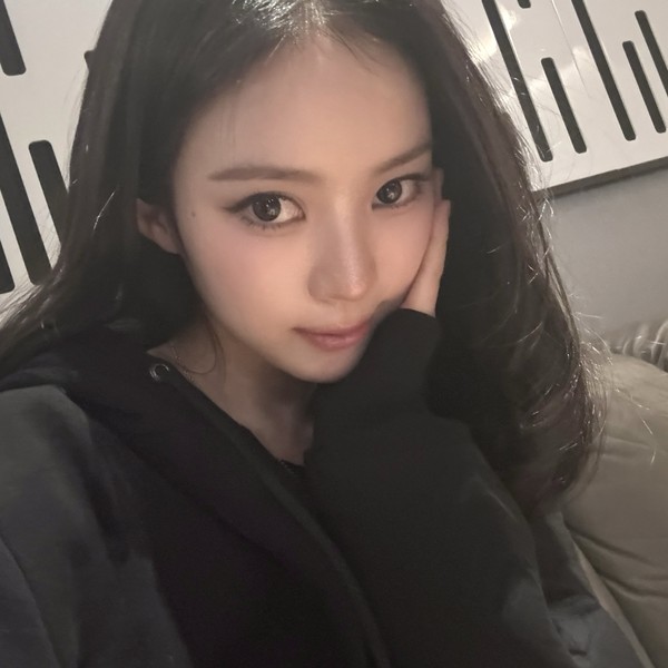 捕捉到Narin (MEOVV)魅力的代表照片