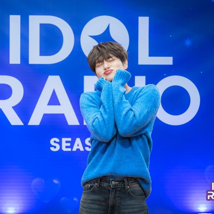 A moment captured by Lee Daehwi (AB6IX)'s fan