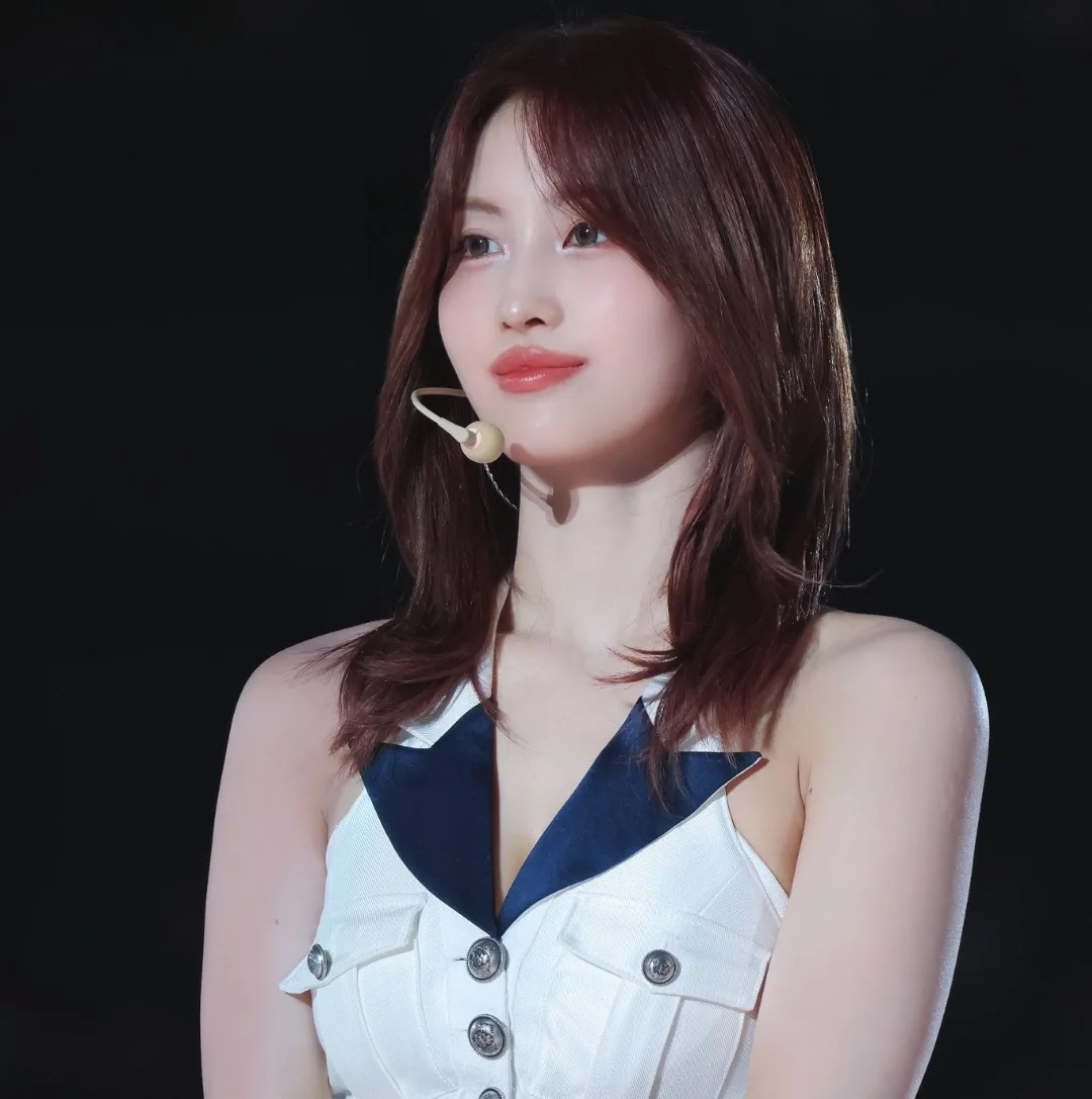 Foto terbaru Momo (TWICE)