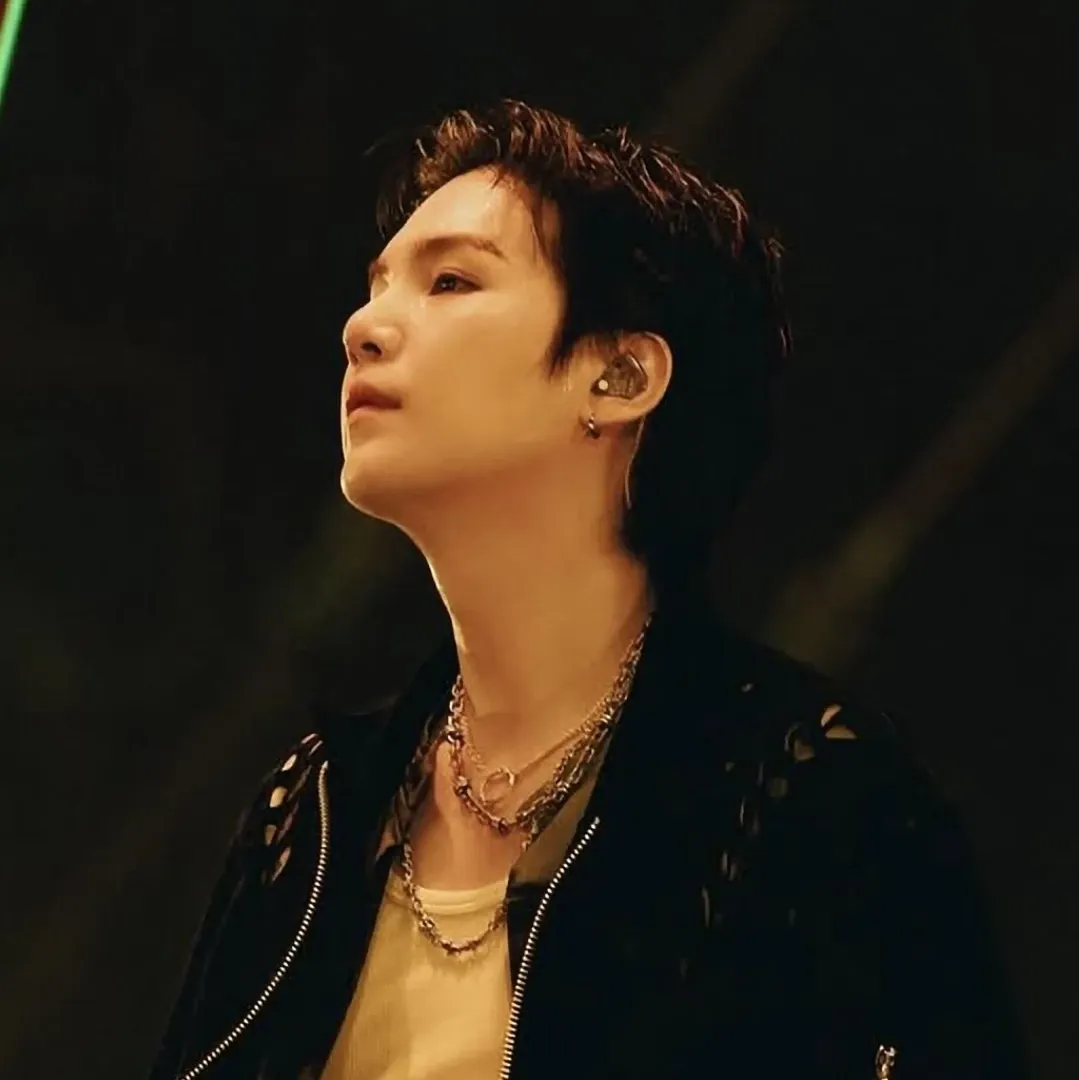 Foto aktivitas terbaru SUGA (BTS)