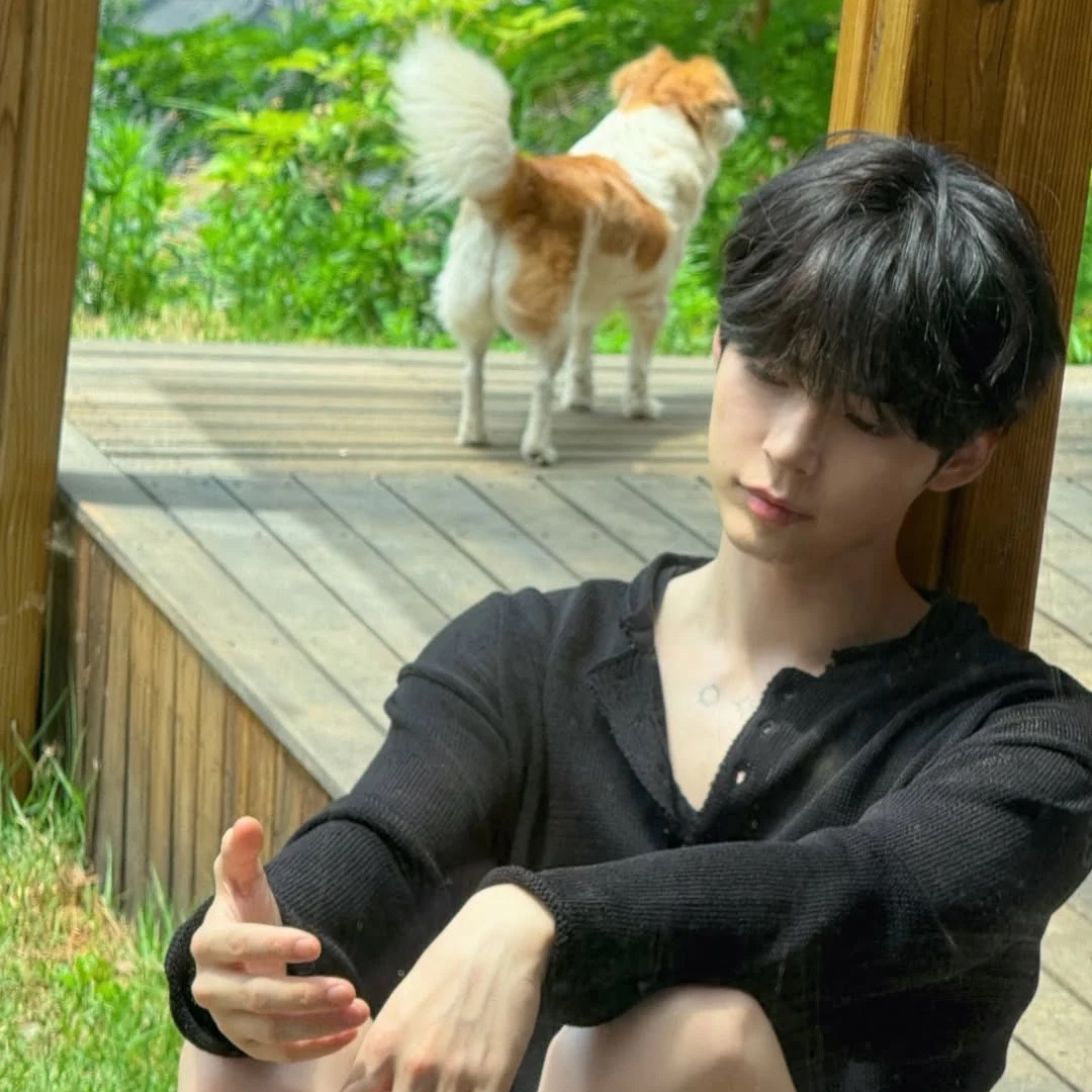 Behind-the-scenes cut of Sung Hanbin (ZEROBASEONE)