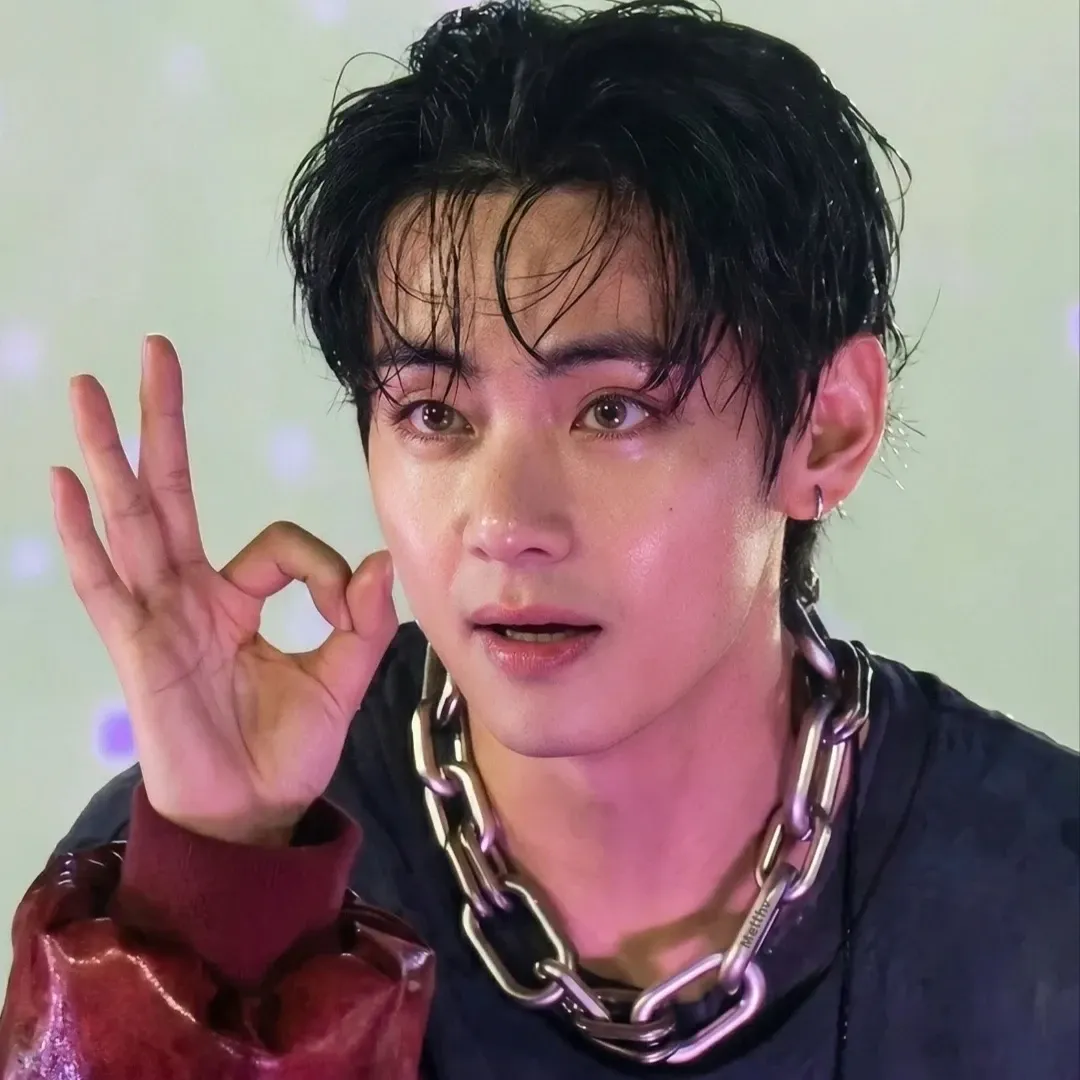 Foto aktivitas terbaru V (BTS)