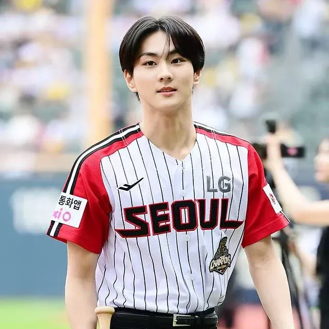 Latest photo of Jungwon (ENHYPEN)