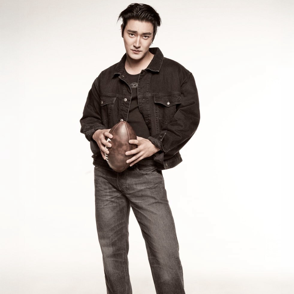 Recent activity shot of Siwon (Super Junior)