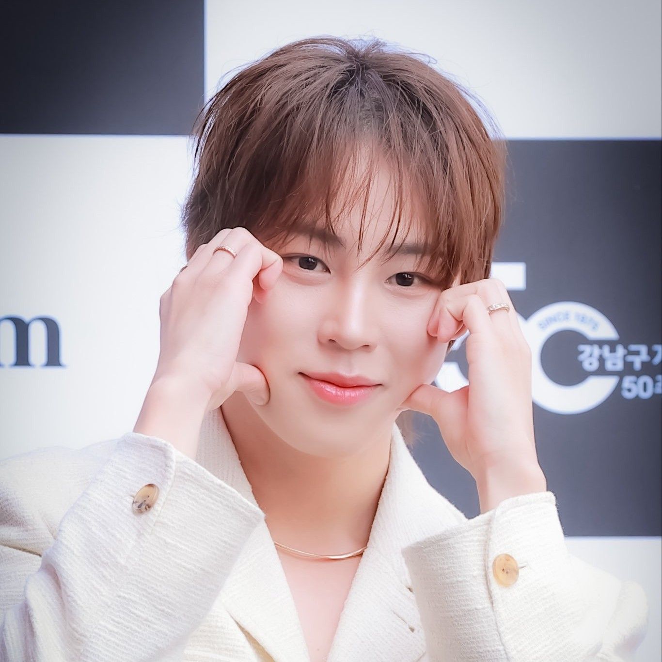 Behind-the-scenes cut of Ha Sungwoon