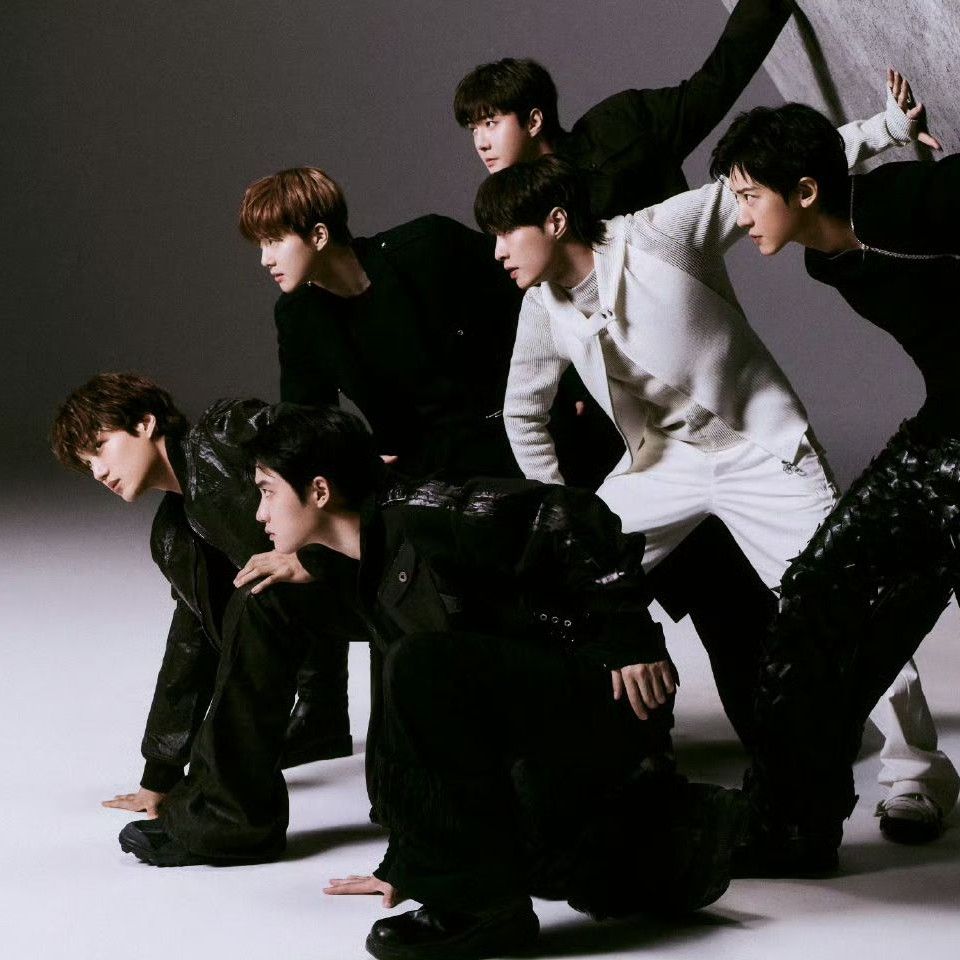 Latest photo of EXO
