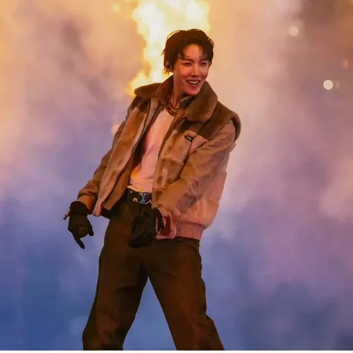 Foto aktivitas terbaru j-hope (BTS)