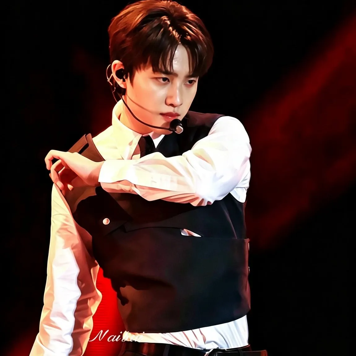 Foto aktivitas terbaru D.O. (EXO)