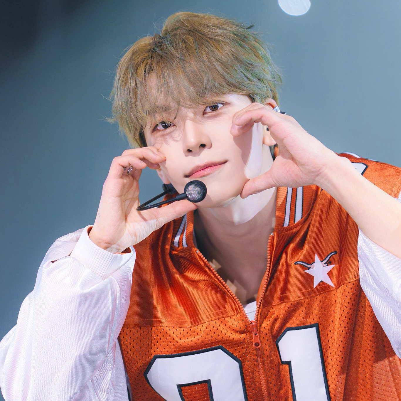 A moment captured by He Xinlong (ALPHA DRIVE ONE)'s fan