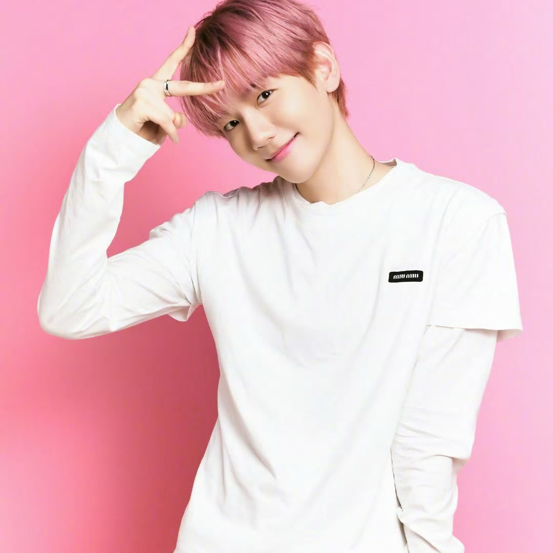 백현 (EXO)의 최신 사진