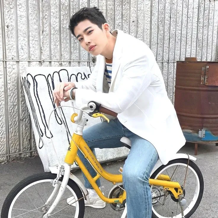 Behind-the-scenes cut of MJ (ASTRO)