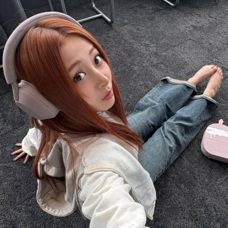 Behind-the-scenes cut of Huh Yunjin (LE SSERAFIM)