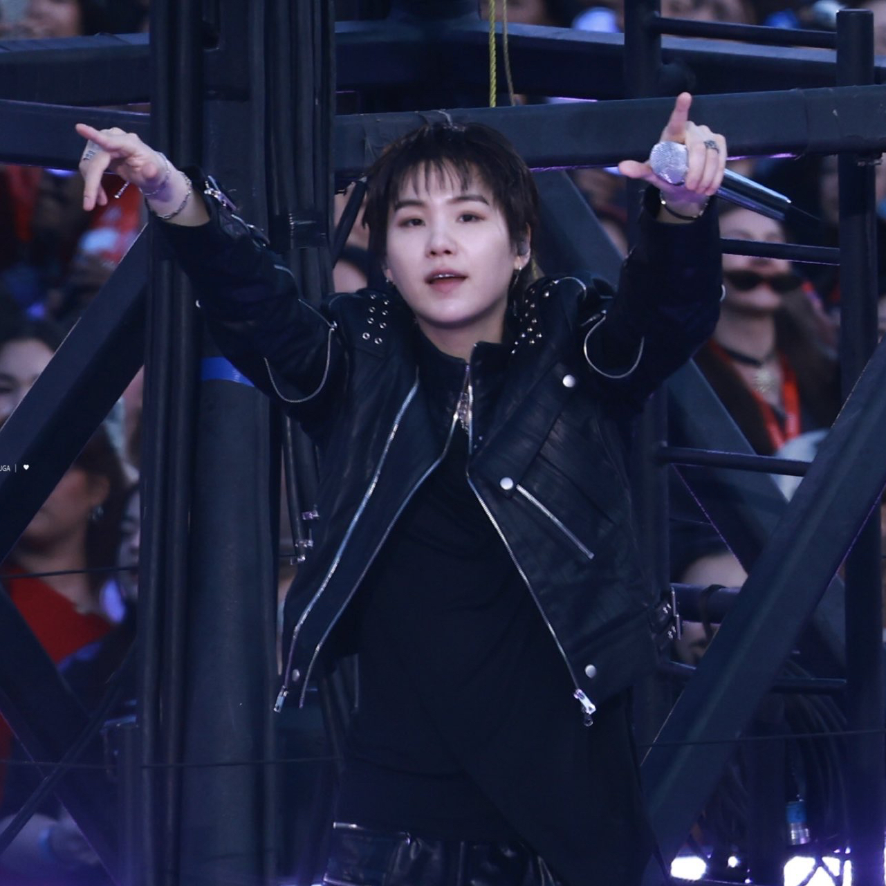 Foto aktivitas terbaru SUGA (BTS)