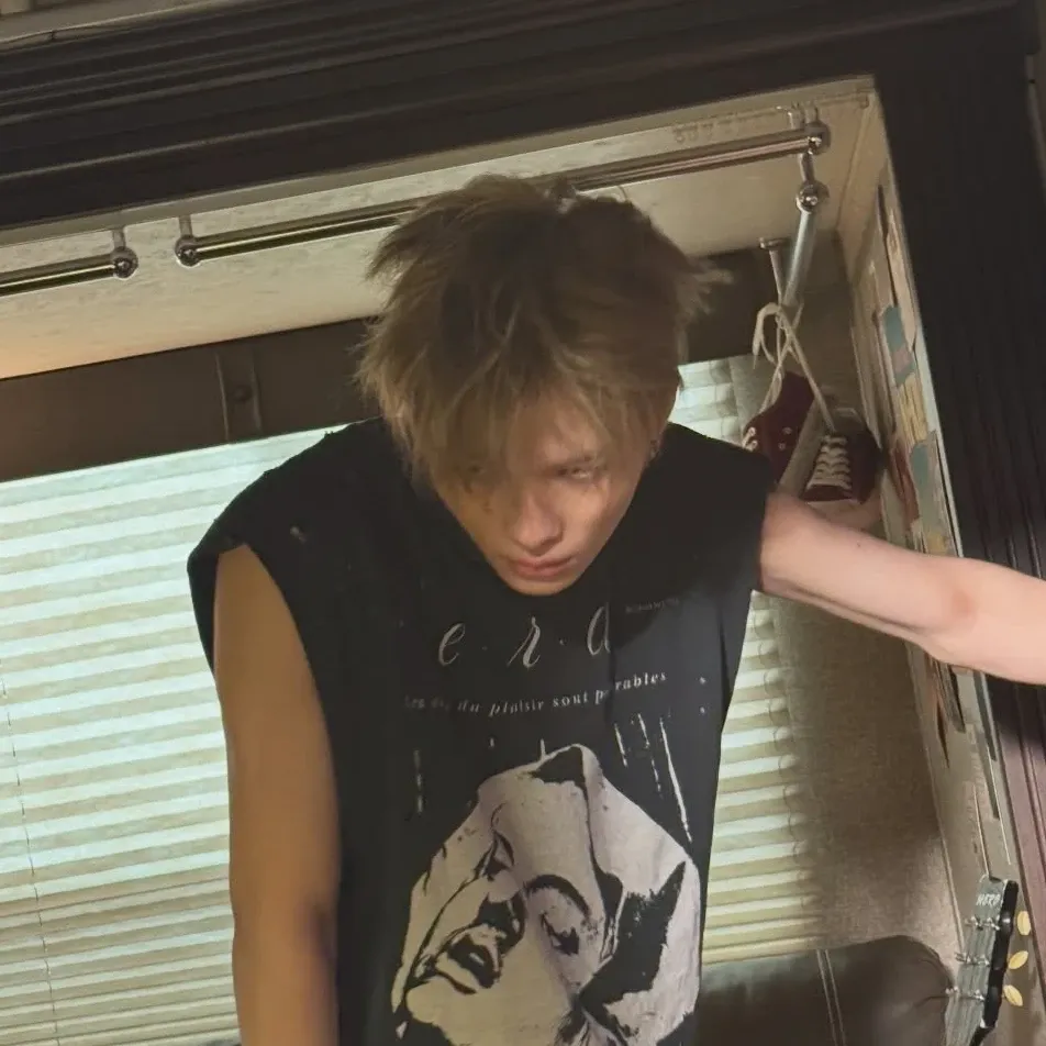 Foto aktivitas terbaru NI-KI (ENHYPEN)