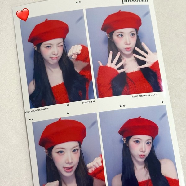 Signature photo of Nien (tripleS) capturing their charm