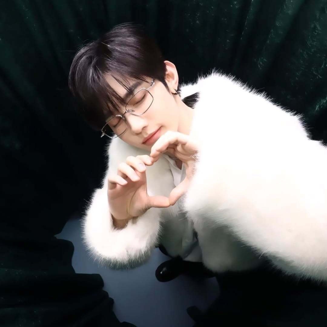 A moment captured by Zhang Hao (ZEROBASEONE)'s fan