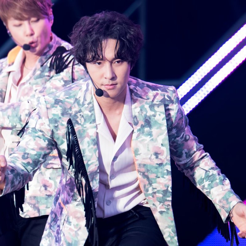 キム・ドンワン (神話)の舞台裏ショット