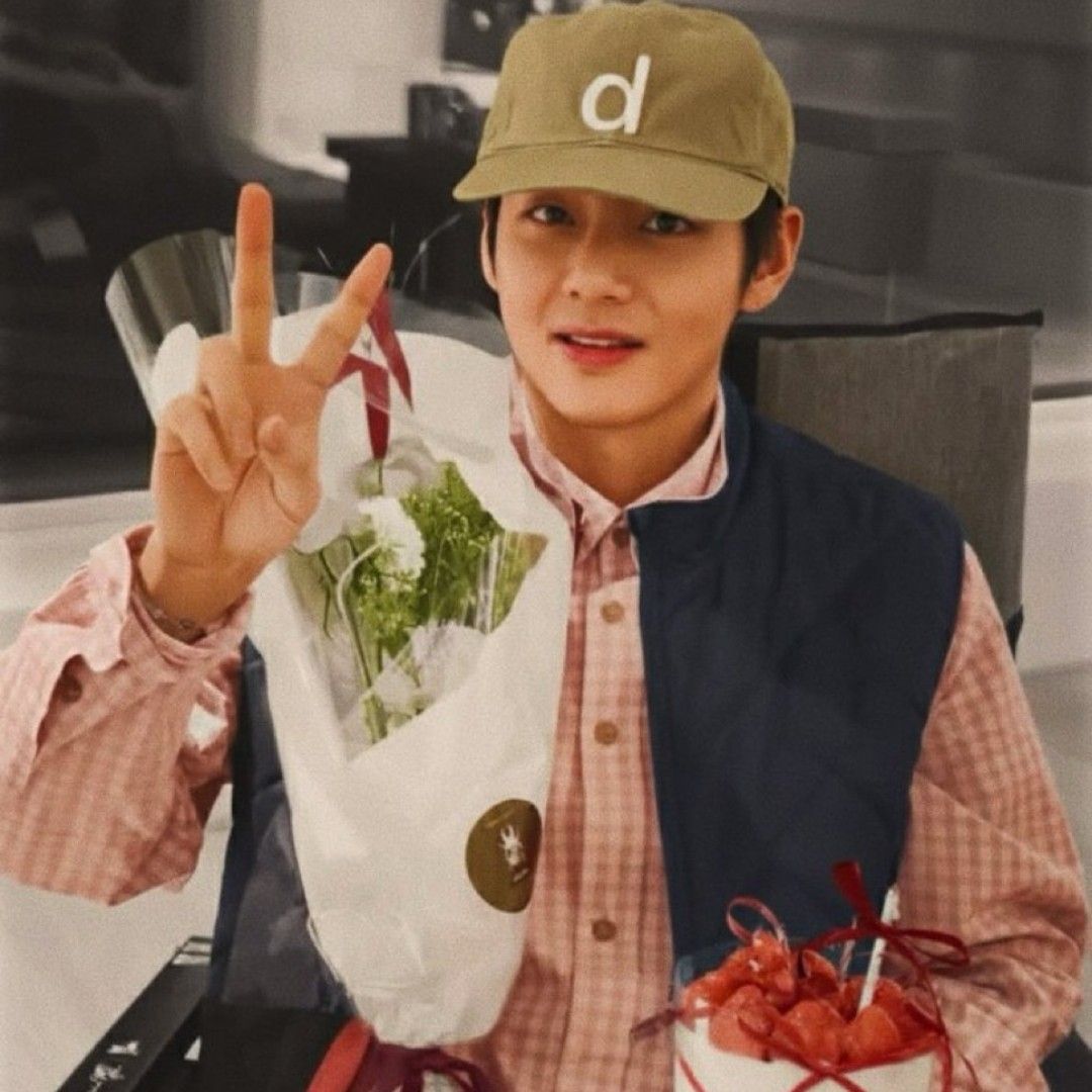 V (防彈少年團)的最新照片