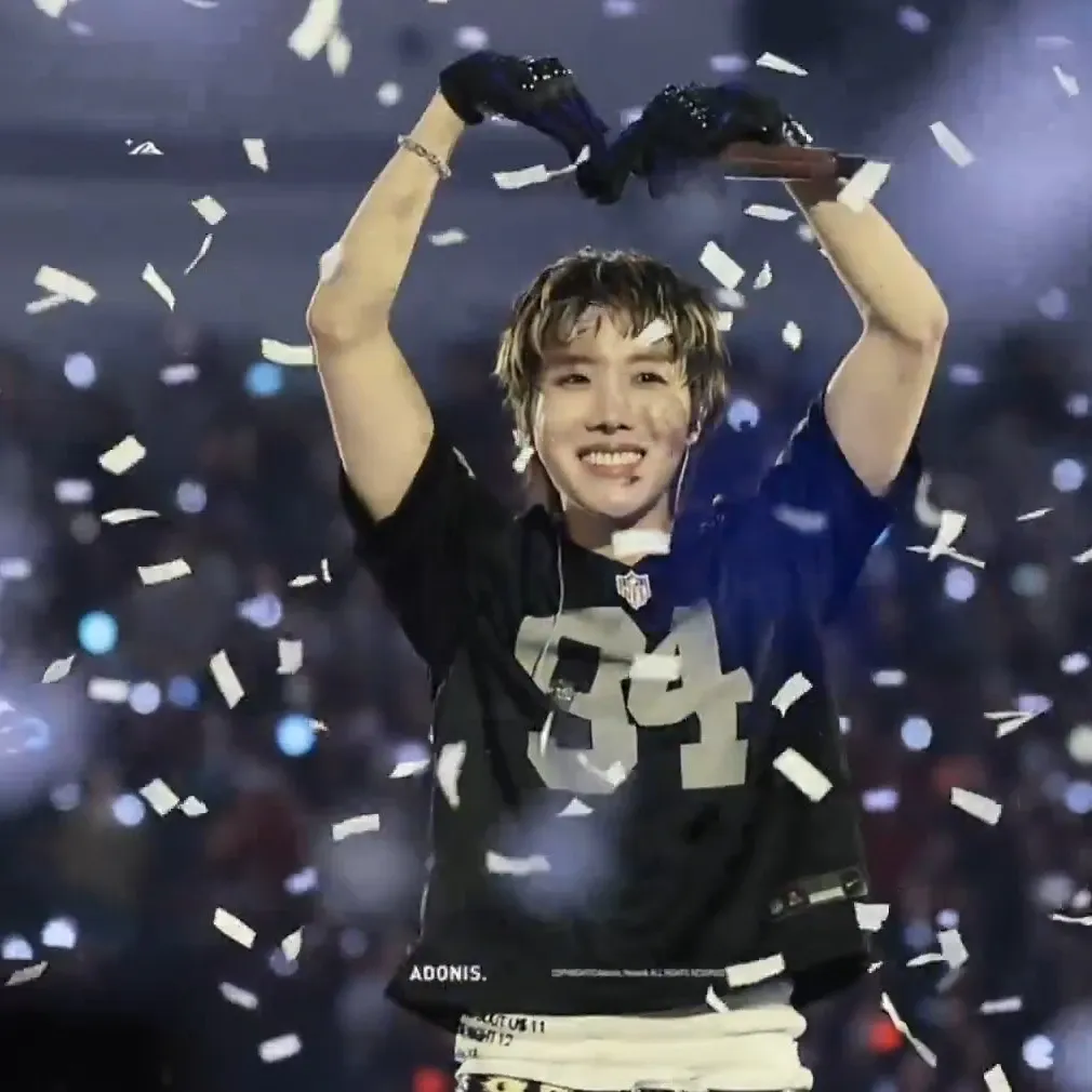 Foto terbaru j-hope (BTS)