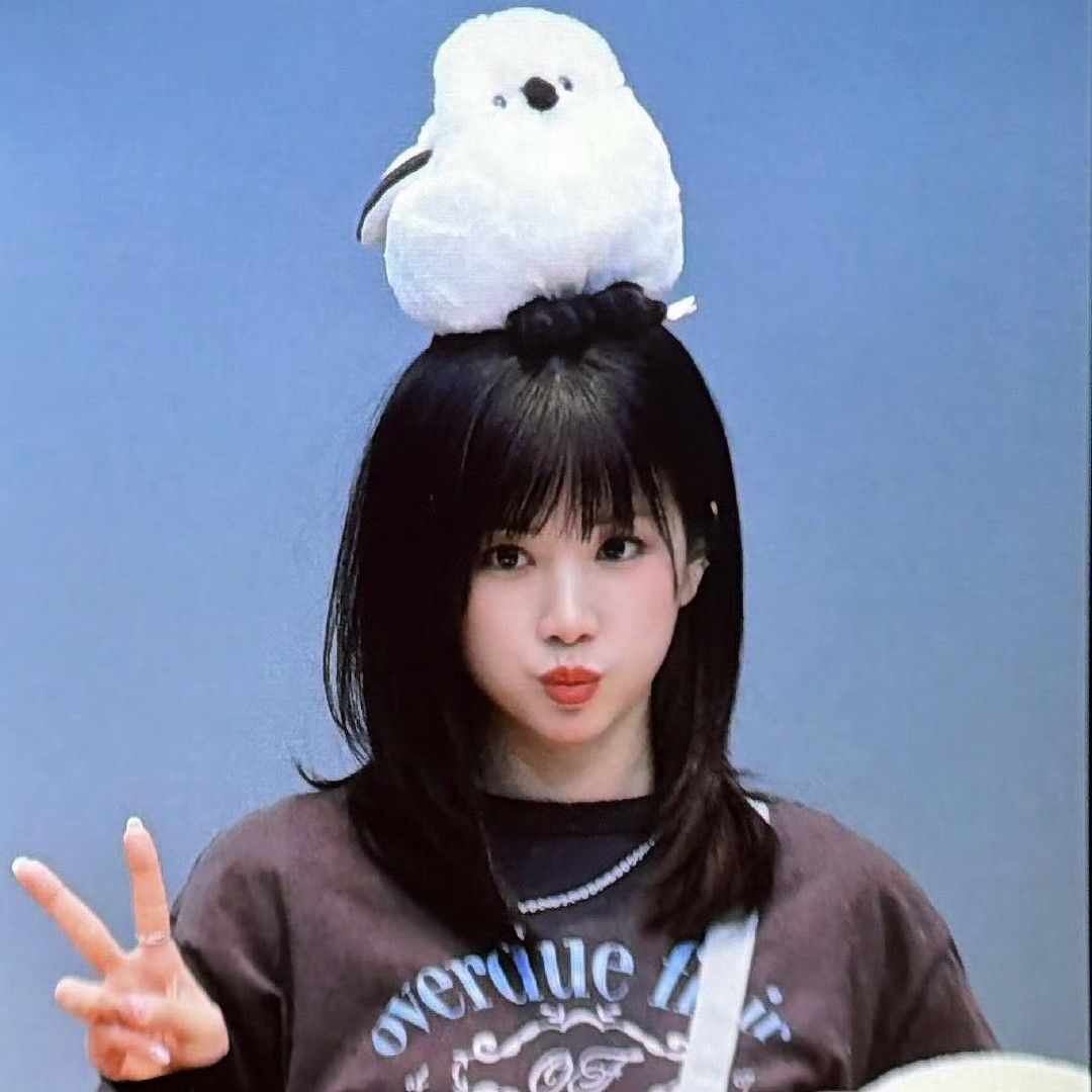 Behind-the-scenes cut of Park Chorong (Apink)