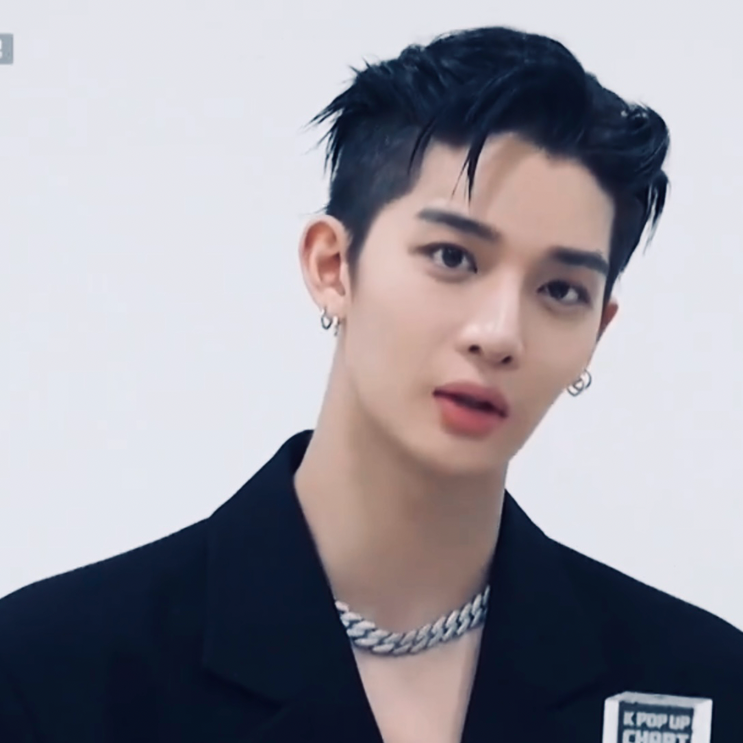 Behind-the-scenes cut of Bae Jinyoung
