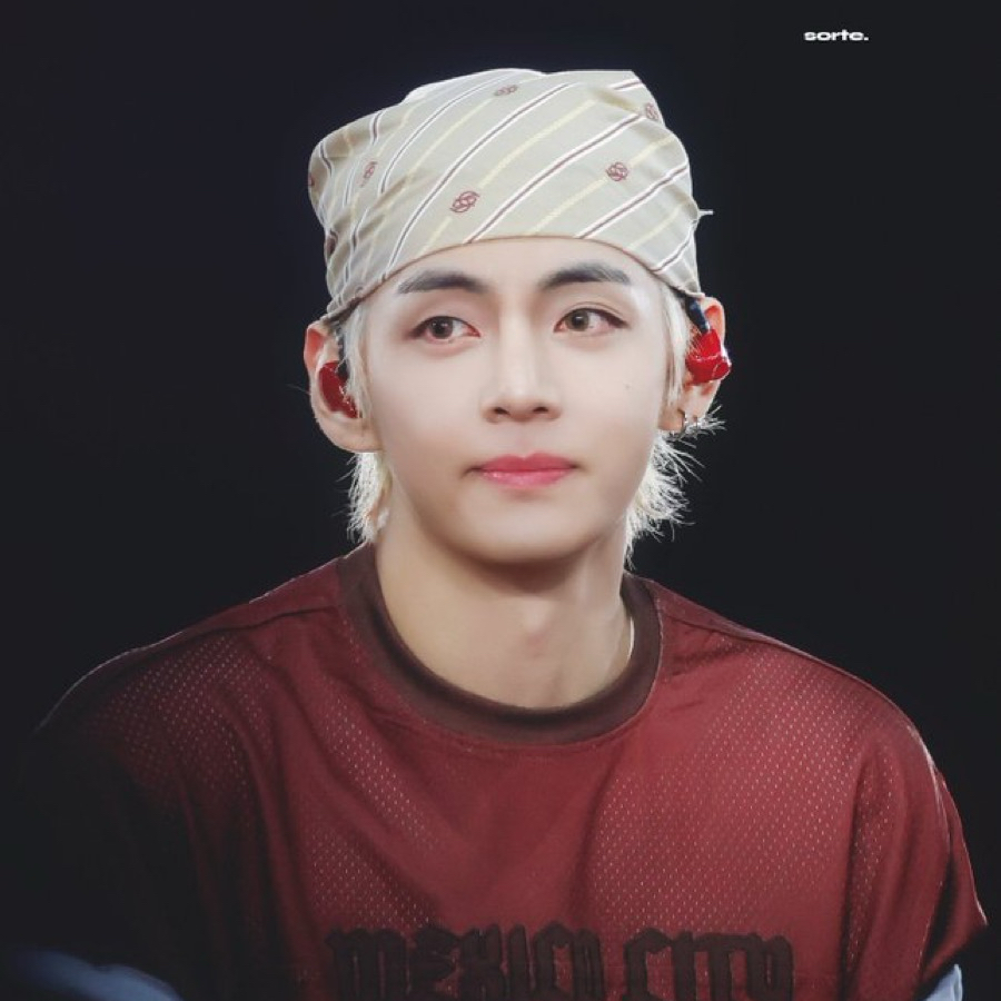 A moment captured by V (BTS)'s fan