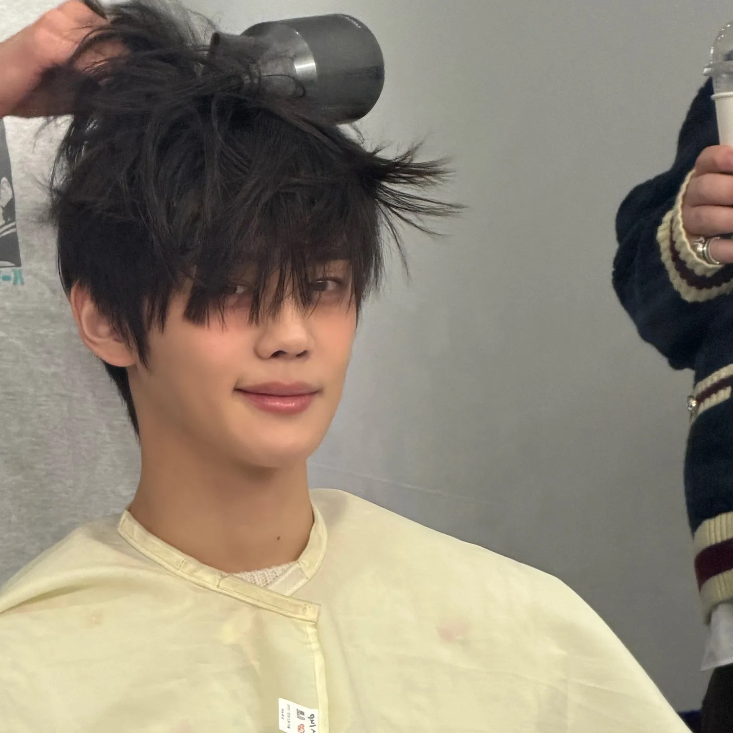 Behind-the-scenes cut of Kim Gyuvin