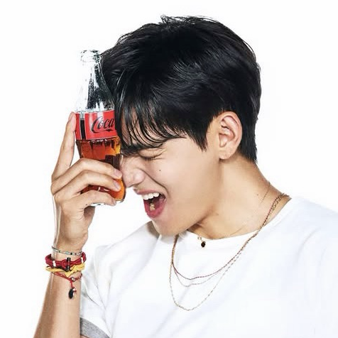 뷔 (방탄소년단)의 최신 사진