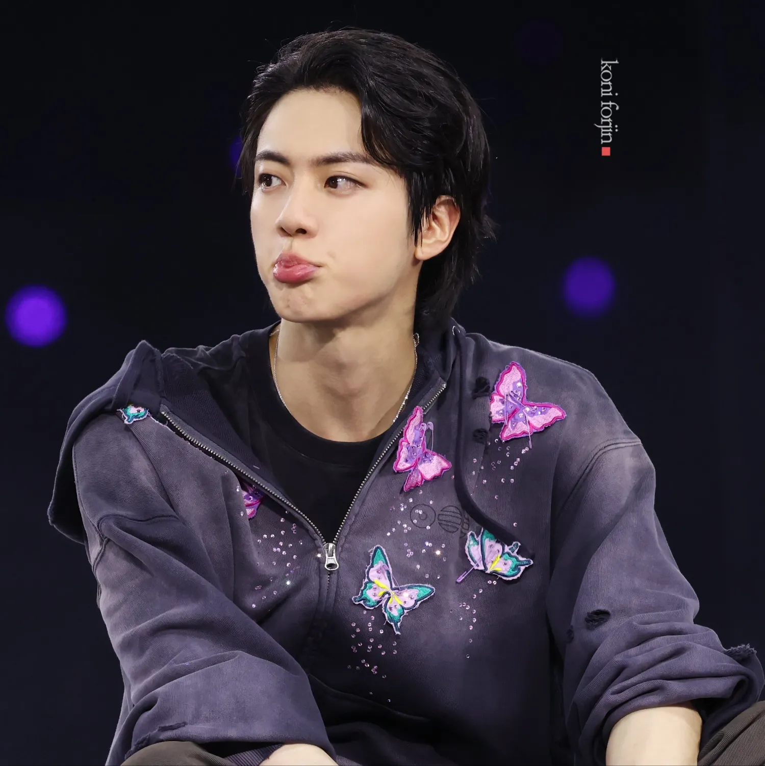 Momen yang diabadikan oleh penggemar Jin (BTS)